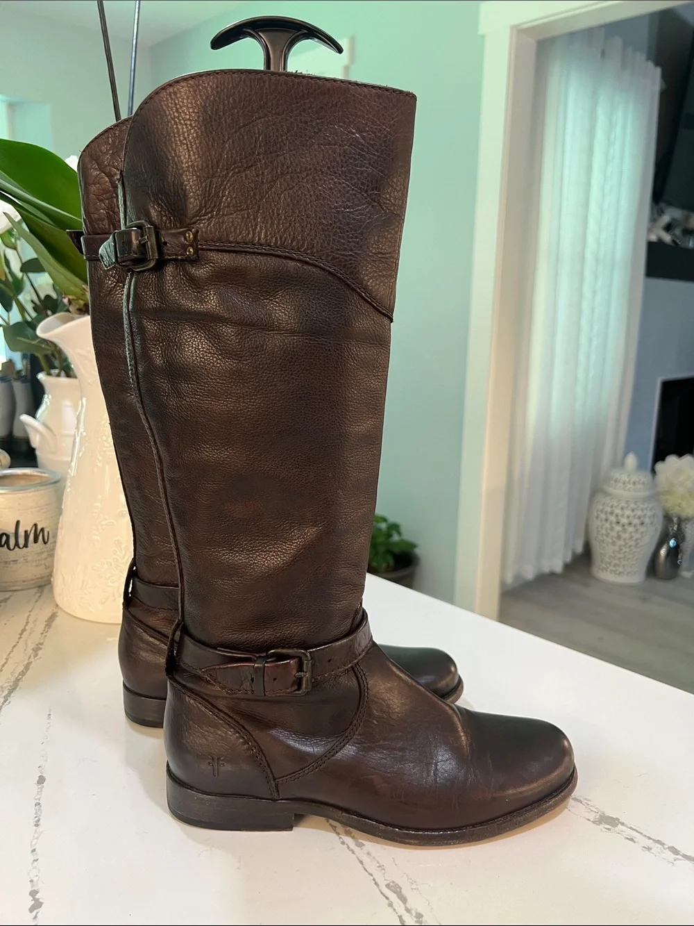 Frye sleek over